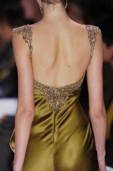 Золотое платье со спины